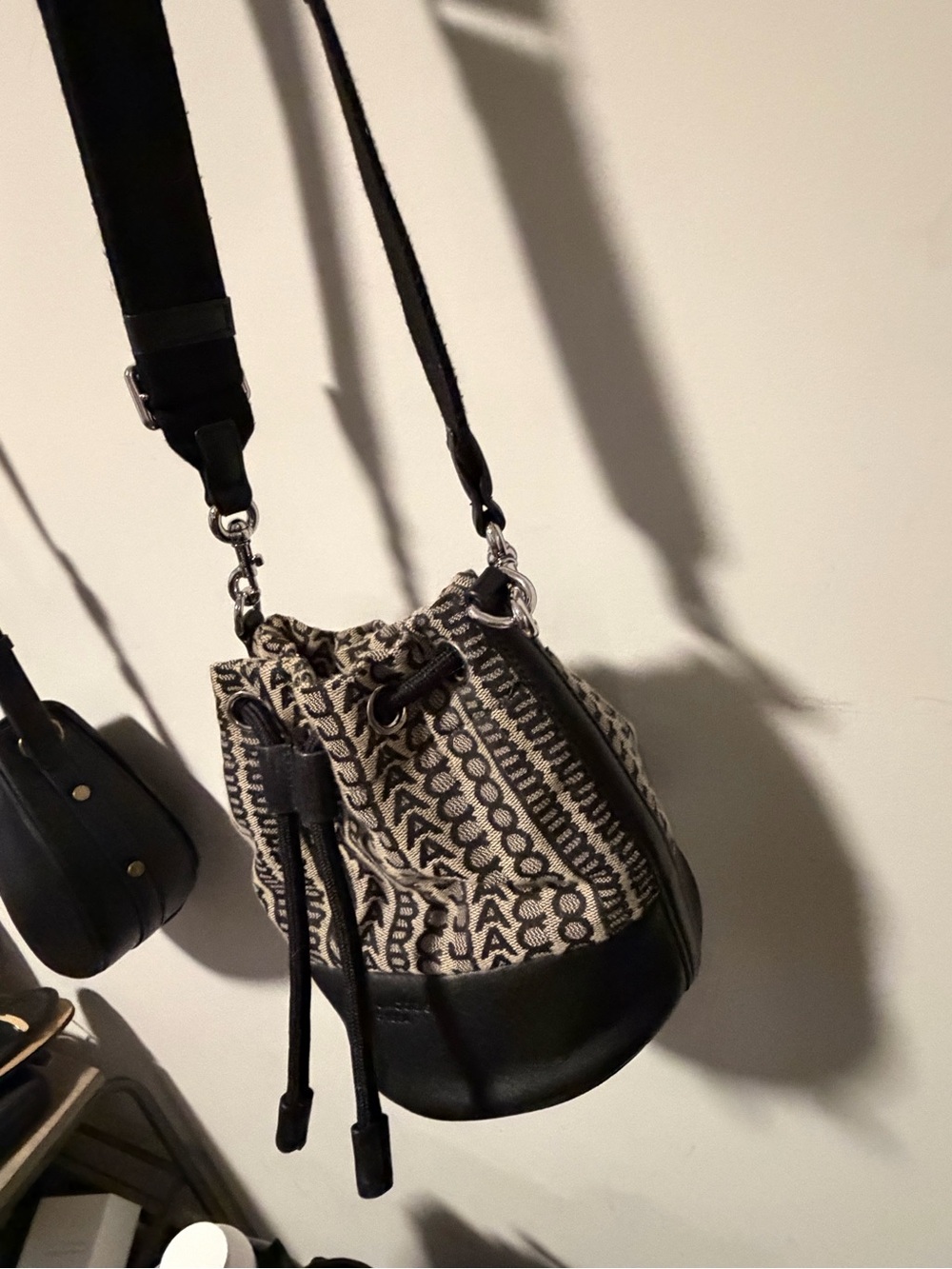 Marc Jacobs Jacquard & Leather Bucket Crossbody Bag Black/Tan with Dust Bag - Picture 4 of 4